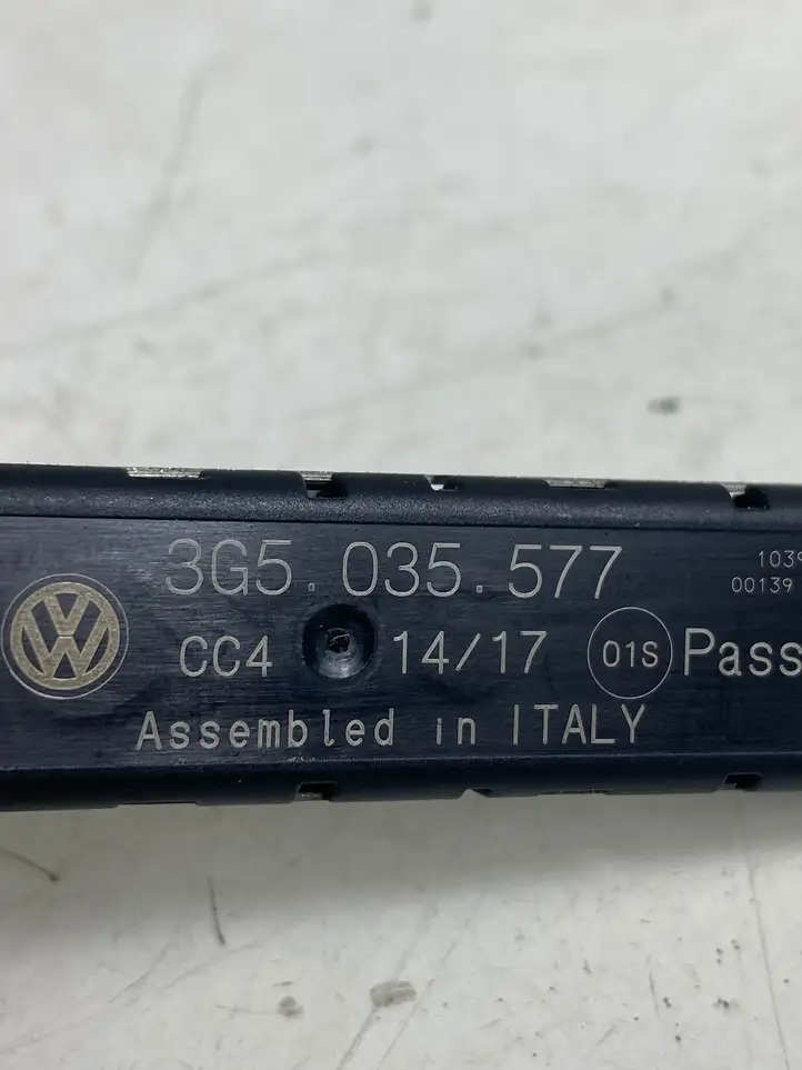 Volkswagen PASSAT B8 (2015 - ) 3G5035577 Усилитель антенны — фото 2
