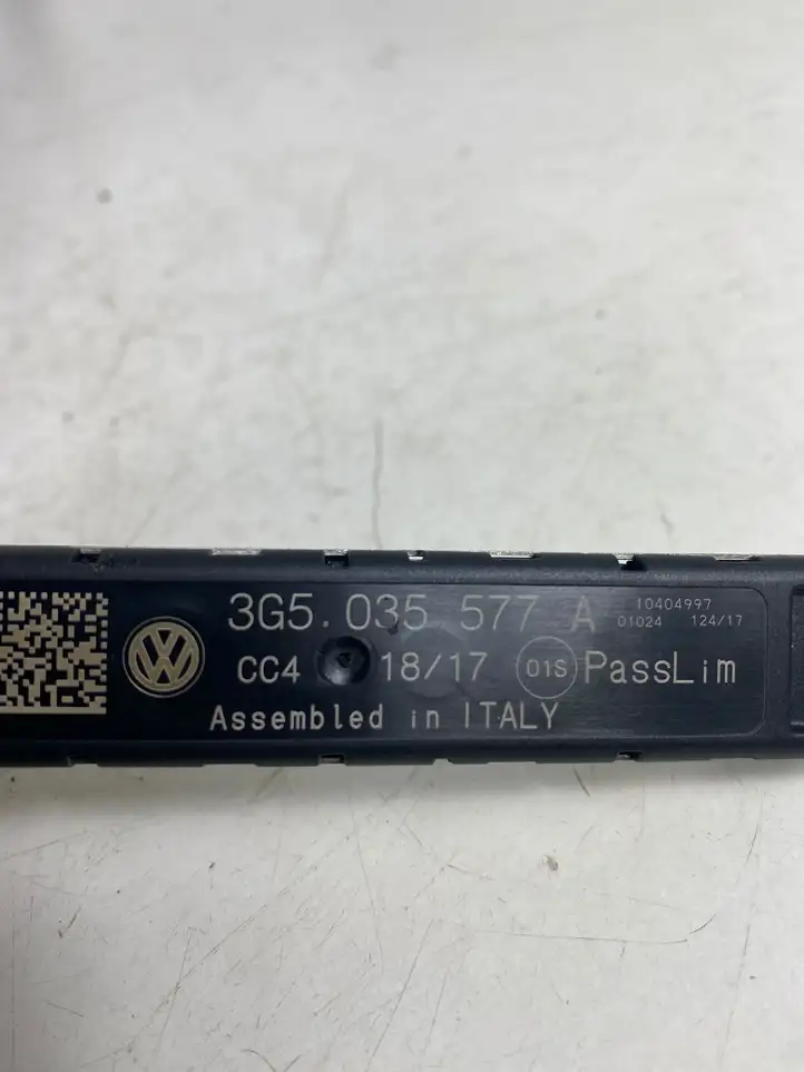 Volkswagen PASSAT B8 (2015 - ) 3G5035577A Усилитель антенны — фото 2
