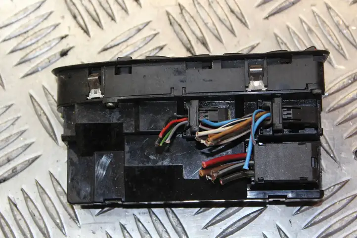 BMW 5 E39 (1996 - 2003) 6904339 Кнопка стеклоподъемников — фото 3