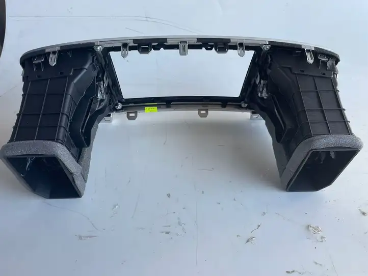 Kia Sportage (2014 - 2016) 84740F14200 Центральный воздушный дефлектор — фото 3
