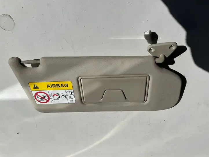 Mitsubishi Outlander (2014 - 2016) 7620B020YA Солнцезащитный козырек — фото 2