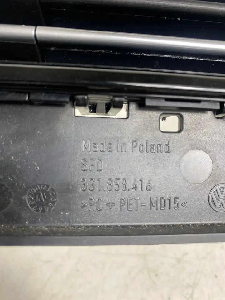 Volkswagen PASSAT B8 (2015 - ) 3G1858416 Центральный воздушный дефлектор — фото 2