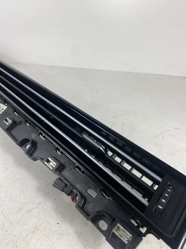 Volkswagen PASSAT B8 (2015 - ) 3G1858416 Центральный воздушный дефлектор — фото 7