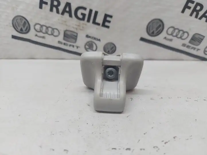 Volkswagen Golf V (2003 - 2009) 1K0857561B Прочие детали салона — фото 5