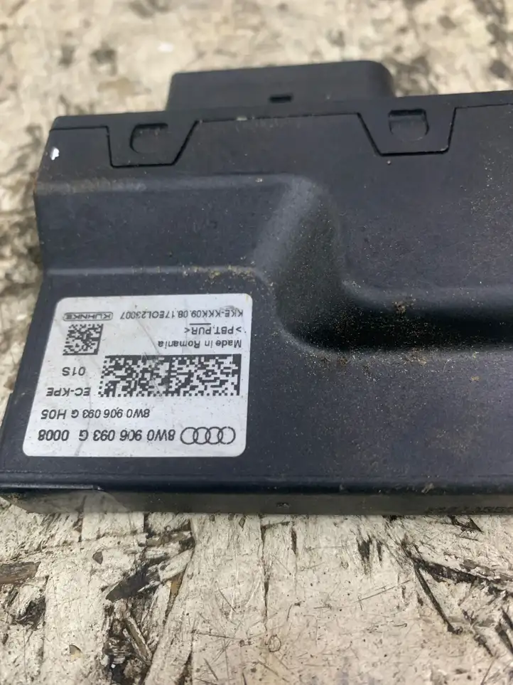 Audi A4 S4 B9 (2015 - 2019) 8w0906093 Реле насоса горючего — фото 2