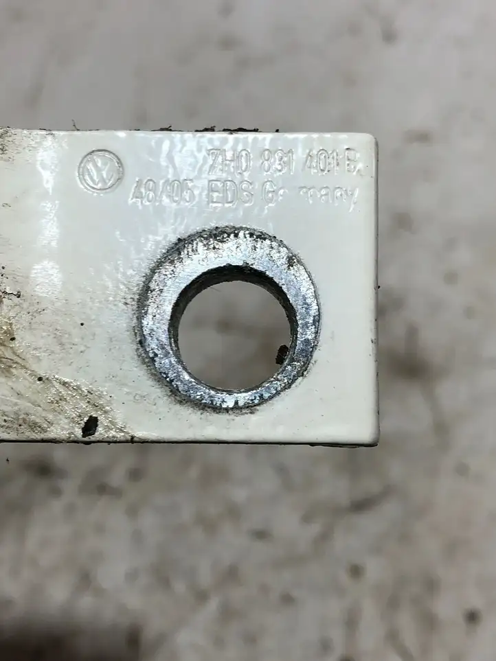 Volkswagen Transporter - Caravelle T5 (2003 - 2009) 7H0831401B Верхняя петля передней двери — фото 3