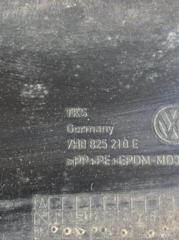 Volkswagen Transporter - Caravelle T5 (2003 - 2009) 7H0825210E Защита днища — фото 3