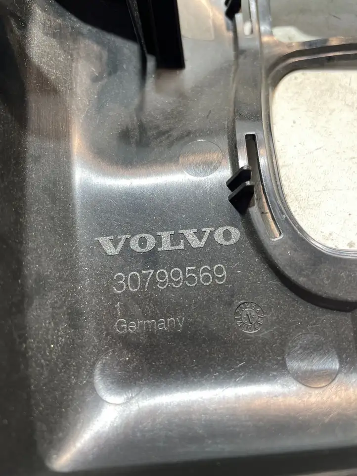 Volvo XC60 (2008 - 2013) 30799569 Накладка стоек лобового стекла — фото 2