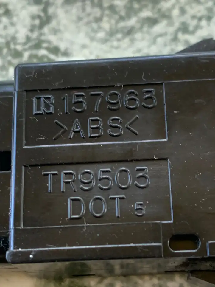 Toyota Avensis T250 (2006 - 2009) 157963 Включатель аварийных фонарей — фото 3