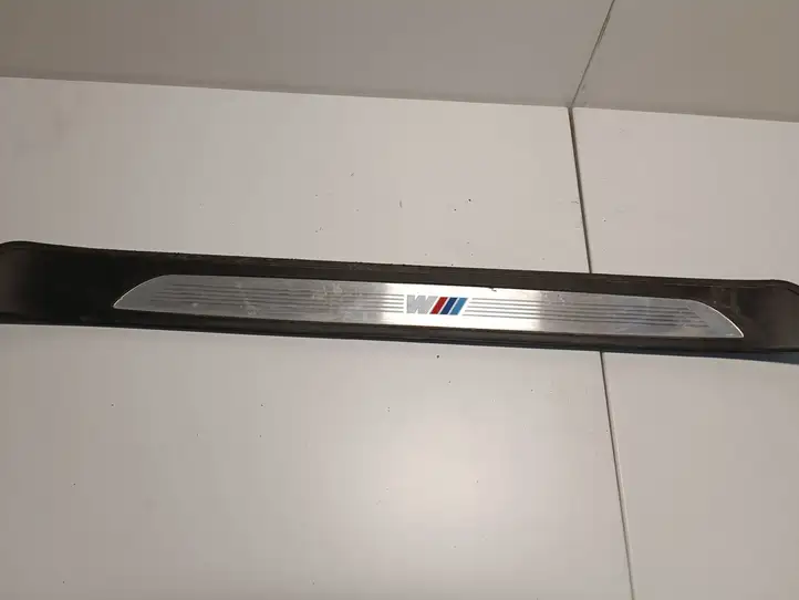 BMW 3 E90 E91 (2005 - 2012) 51477255929 Внутренняя отделка переднего порога — фото 1