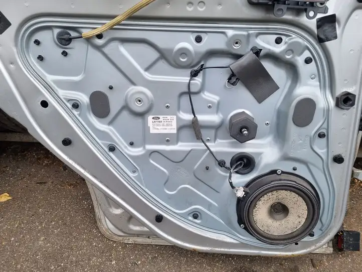 Ford Focus (2005 - 2008) 4M51A24995CE Механический стеклоподъемник задней двери — фото 1