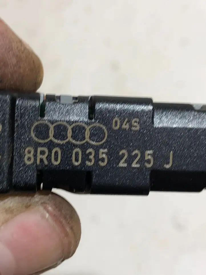 Audi Q5 SQ5 (2008 - 2012) 8R0035225J Радиоантенна — фото 3