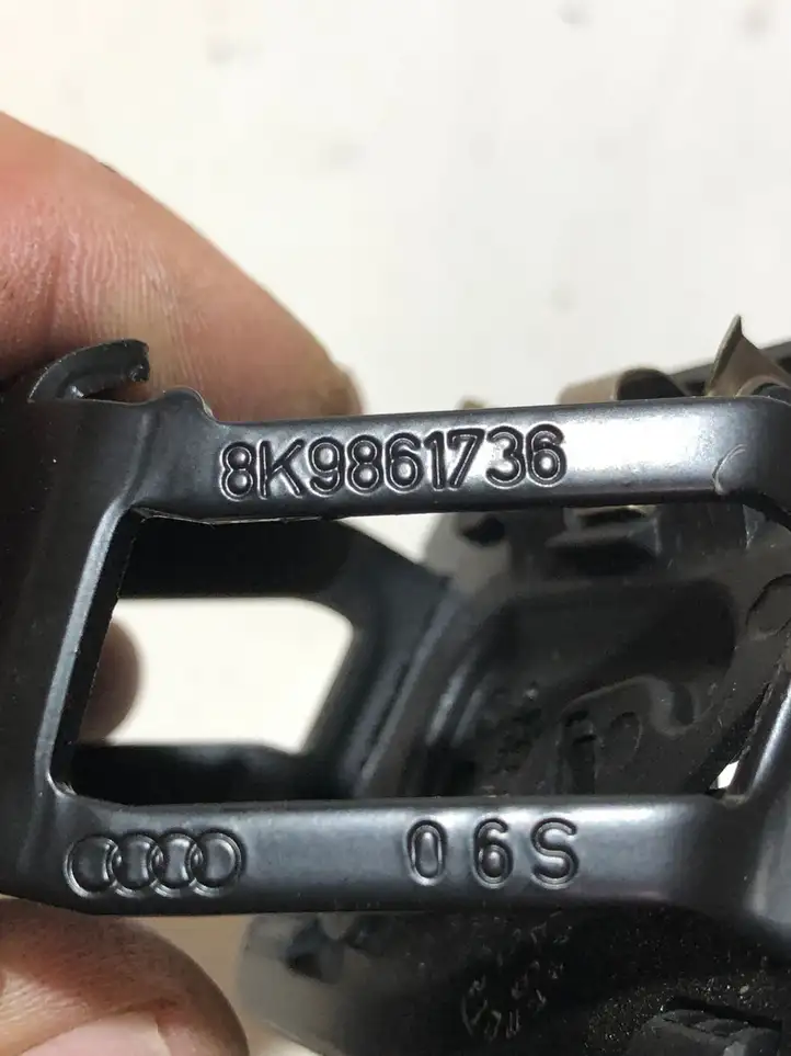 Audi Q5 SQ5 (2008 - 2012) 8K9861736 Держатель крепления сетки (в потолке) — фото 3