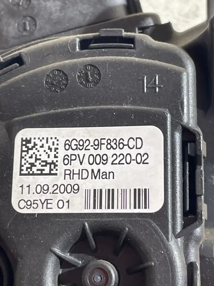 Volvo XC70 (2013 - 2016) 6G929F836CD Педаль акселератора — фото 3