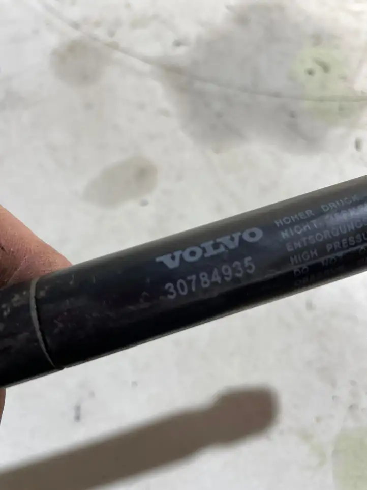 Volvo XC70 (2013 - 2016) 30784935 Газовый упор капота — фото 1