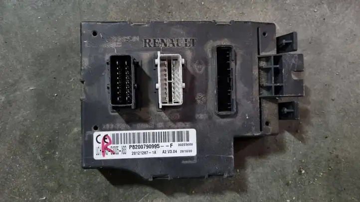 Renault Trafic II (X83) (2002 - 2014) P8200790995F Модуль комфорта — фото 1
