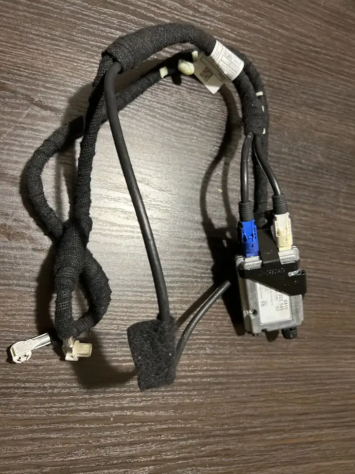 BMW 5 G30 G31 (2016 - ) USB модуль — фото 1