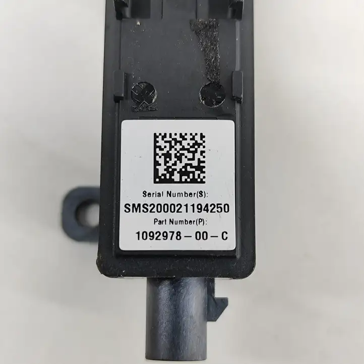 Tesla Model 3 (2017 - 2023) 109287800C Камера в зеркале заднего вида — фото 6