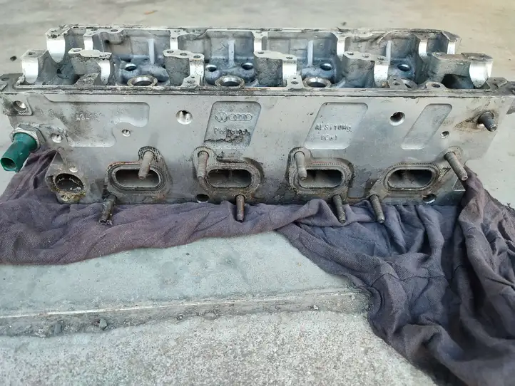 Volkswagen Touran I (2003 - 2010) R03L103373 Головка блока цилиндров — фото 4