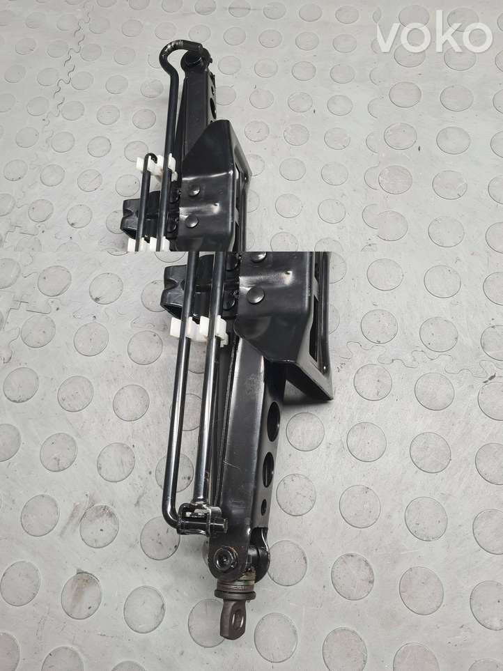 BMW X3 E83 (2003 - 2010)  3403642 Домкрат (данкрат)