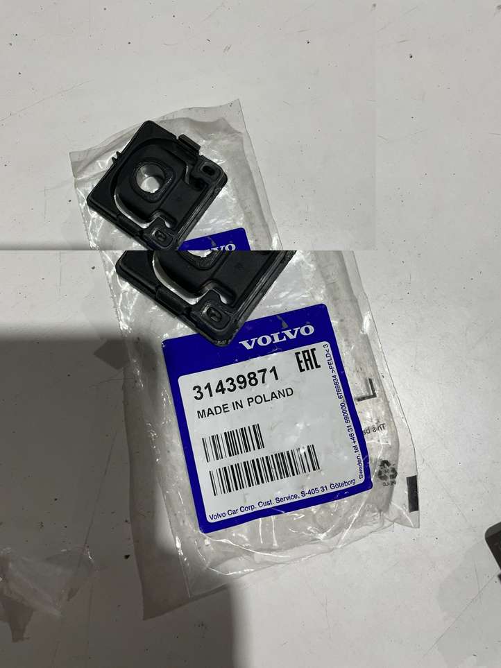 Volvo XC60 (2017 - )  31439871 Держатель панели радиаторов (телевизора)