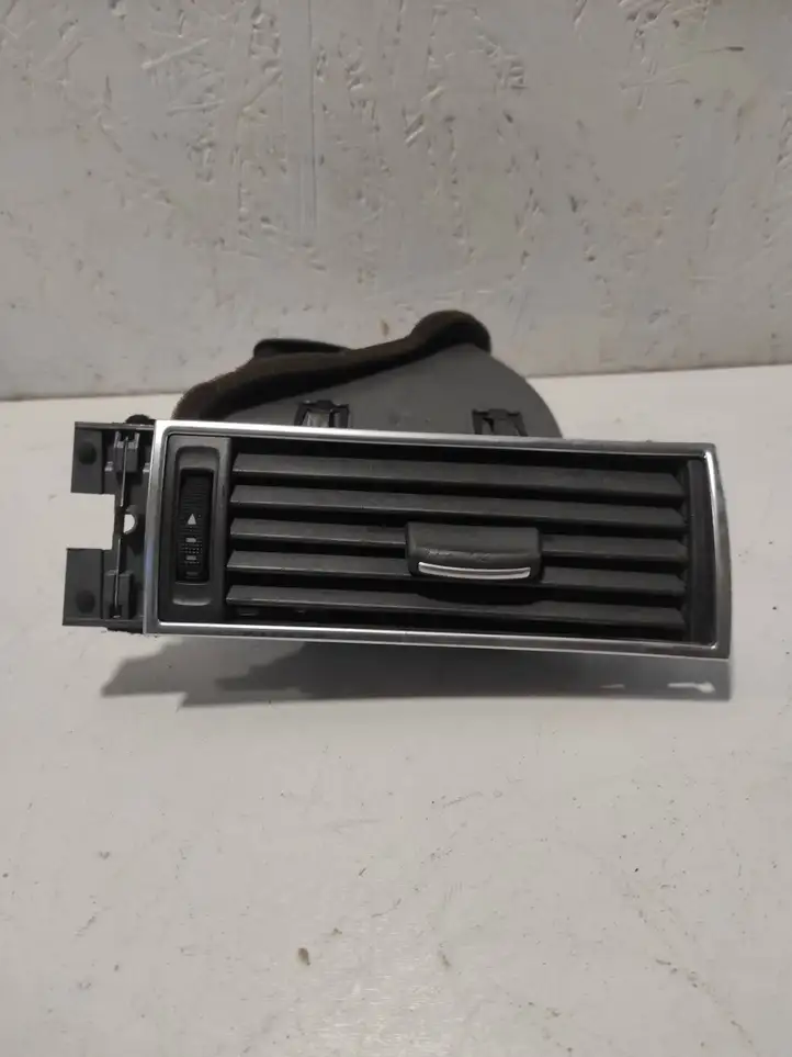 Audi A6 S6 C6 4F (2004 - 2008) 4F1820902B Боковой воздушный дефлектор — фото 1