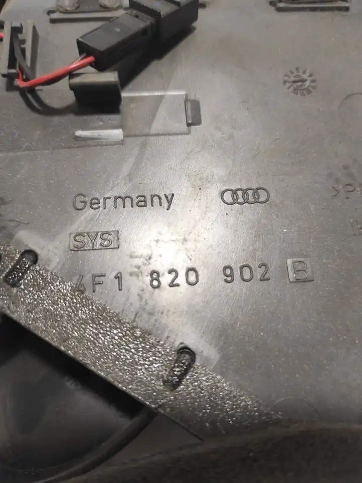 Audi A6 S6 C6 4F (2004 - 2008) 4F1820902B Боковой воздушный дефлектор — фото 2