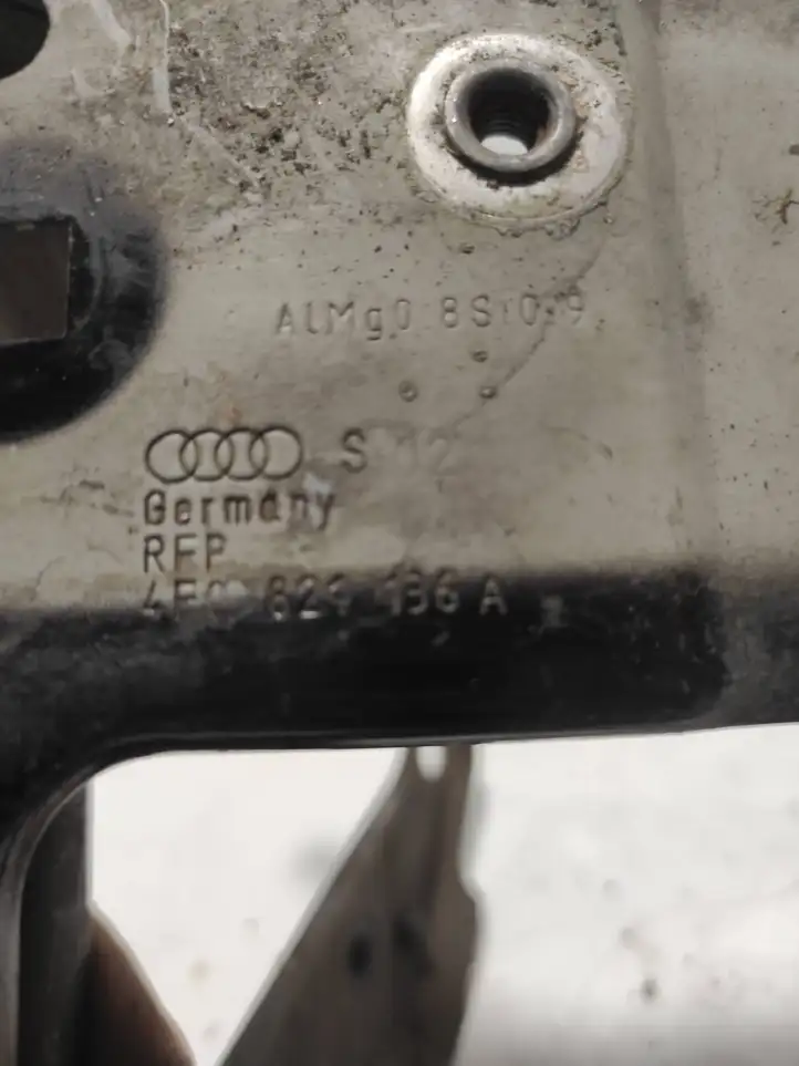 Audi A6 S6 C6 4F (2008 - 2011) 4F0823136A Прочие внешние детали — фото 2