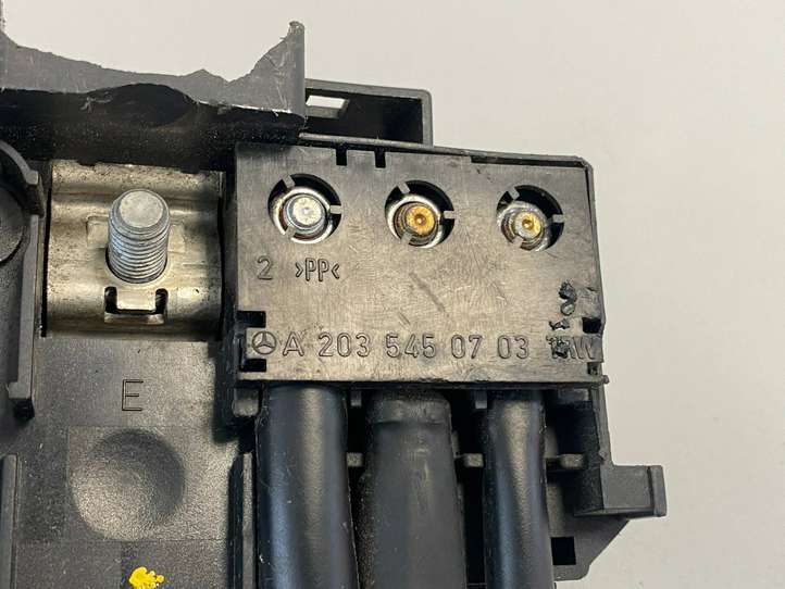 Mercedes-Benz C W203 (2000 - 2007)  A2035450703 Узел подключения плюсовых проводов