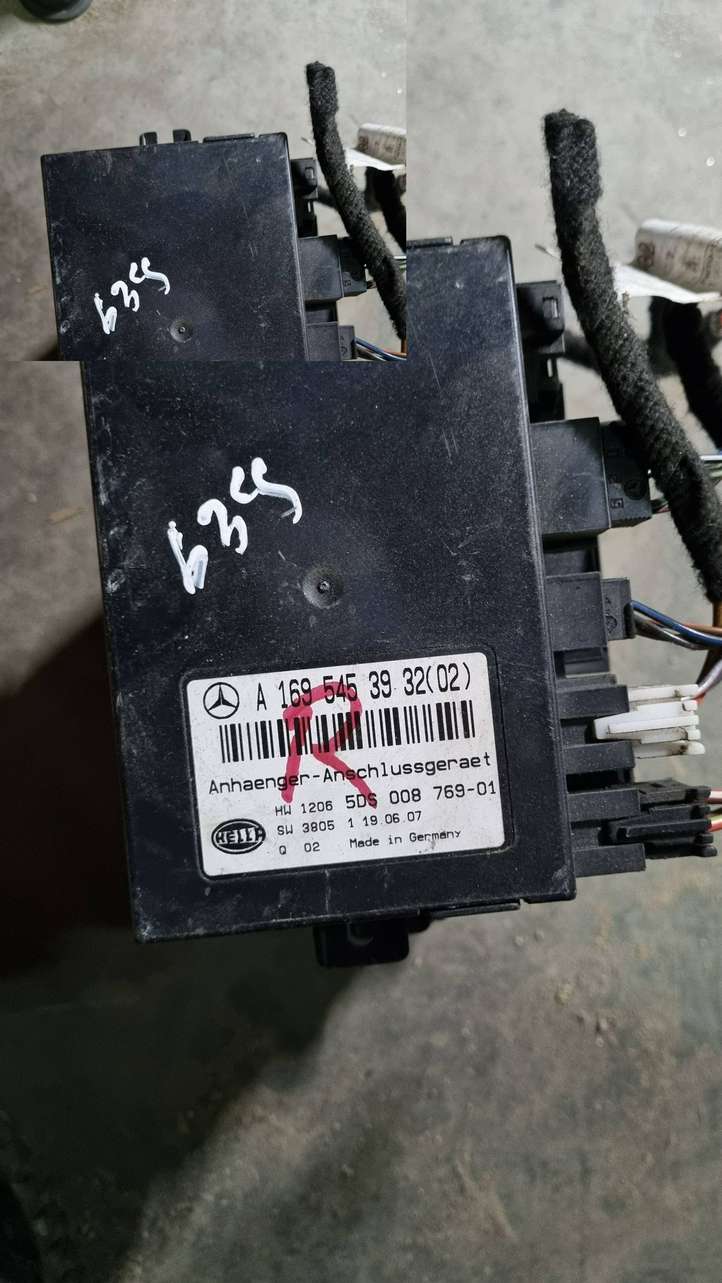 Mercedes-Benz B-class W245 (2008 - 2011)  A1695453932 Блок управления крюка для прицепа