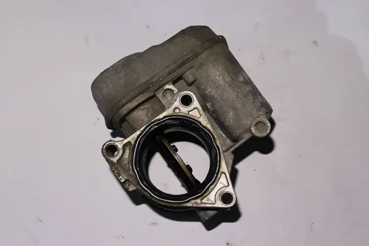 Volkswagen PASSAT B6 (2005 - 2010)  03g128063b Дроссельная заслонка