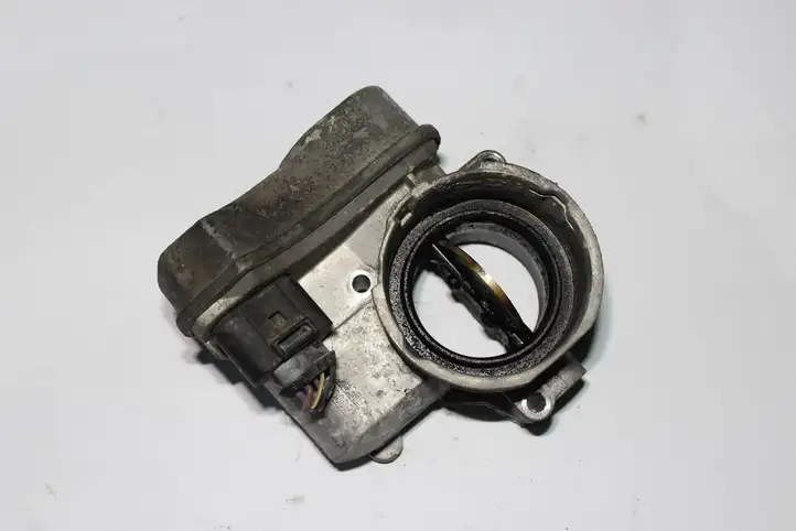 Volkswagen PASSAT B6 (2005 - 2010)  03g128063b Дроссельная заслонка