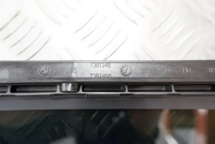 BMW 5 G30 G31 (2016 - ) 7381348 Заднее боковое стекло — фото 2