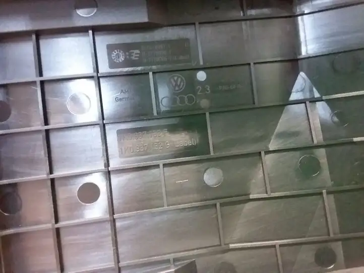 Volkswagen Golf VI (2009 - 2013) 1K0937132F Крышка ящика предохранителей — фото 2