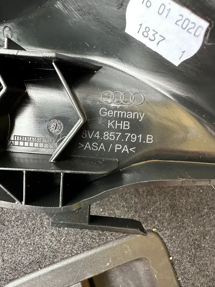 Audi A3/S3 8V (2016 - 2020) 8V4857791B Прочие детали салона — фото 7
