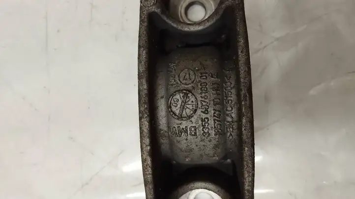 BMW 5 G30 G31 (2016 - )  6876180 Держатель стабилизатора ( зад)