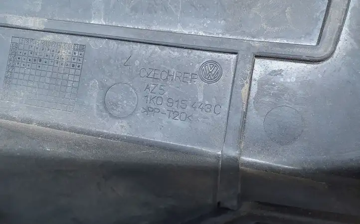 Volkswagen PASSAT B6 (2005 - 2010) 1K0915443C Крышка ящика предохранителей — фото 3
