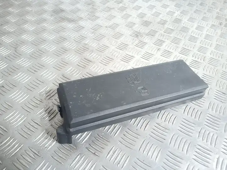 Land Rover Discovery 3 - LR3 (2004 - 2009) 490000072 Крышка ящика предохранителей — фото 2