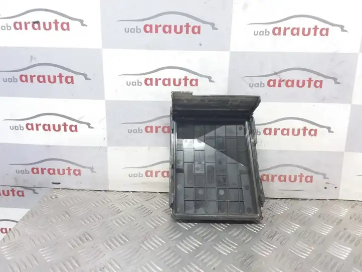 Audi Q3 8U (2011 - 2014) 1K0937132F Крышка ящика предохранителей — фото 2