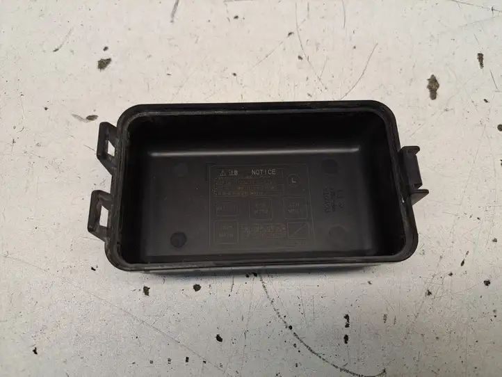 Toyota RAV 4 (XA40) (2012 - 2018) 8266248190 Крышка ящика предохранителей — фото 6