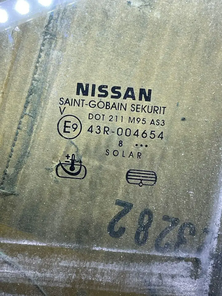 Nissan Navara D40 (2004 - 2015) Стекло задней двери — фото 2