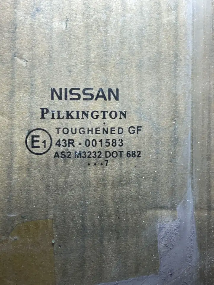 Nissan Note (E11) (2006 - 2014) Стекло задней двери — фото 2