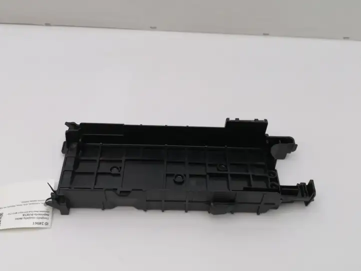 Mercedes-Benz CLA C117,X117,W117 (2013 - 2019) A2465451340 Крышка ящика предохранителей — фото 3