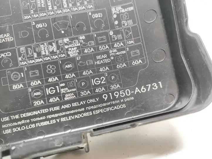 Hyundai i30 (2012 - 2015) 230043 Крышка ящика предохранителей — фото 4