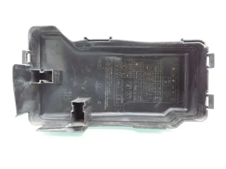 Mitsubishi Pajero (1999 - 2003) 1719 Крышка ящика предохранителей — фото 2