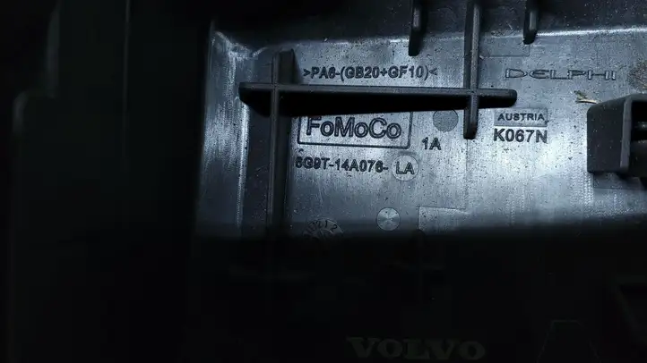 Volvo S80 (2006 - 2009) 6G9T14A076LA Крышка ящика предохранителей — фото 3