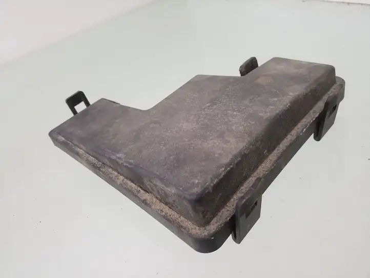 Nissan Qashqai (2013 - 2017)   Крышка ящика предохранителей