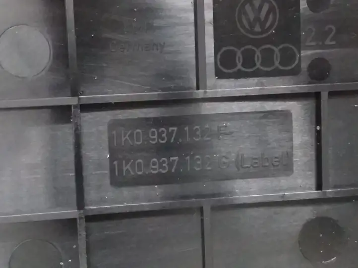 Volkswagen PASSAT B7 (2011 - 2014) 1K0937132F Крышка ящика предохранителей — фото 3