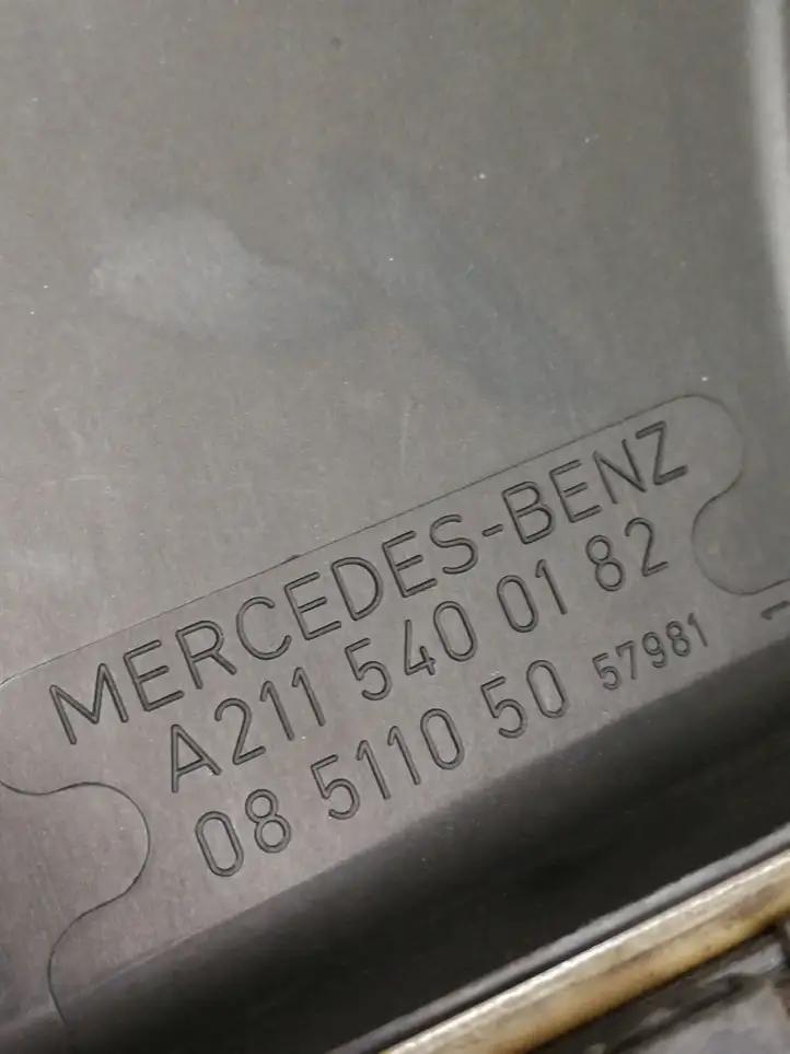 Mercedes-Benz E W211 (2002 - 2009) A2115400182 Крышка ящика предохранителей — фото 3