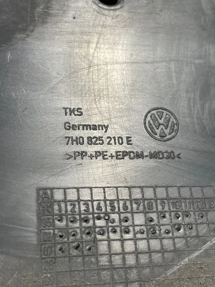 Volkswagen Transporter - Caravelle T5 (2003 - 2009) 7H0825210E Защита днища — фото 3